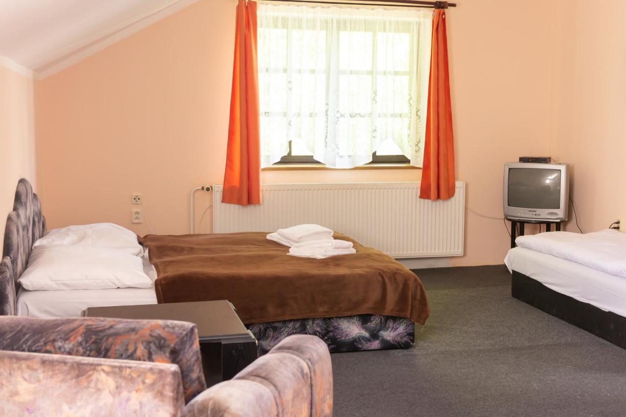 Hotel U Prazaka à Bublava Extérieur photo